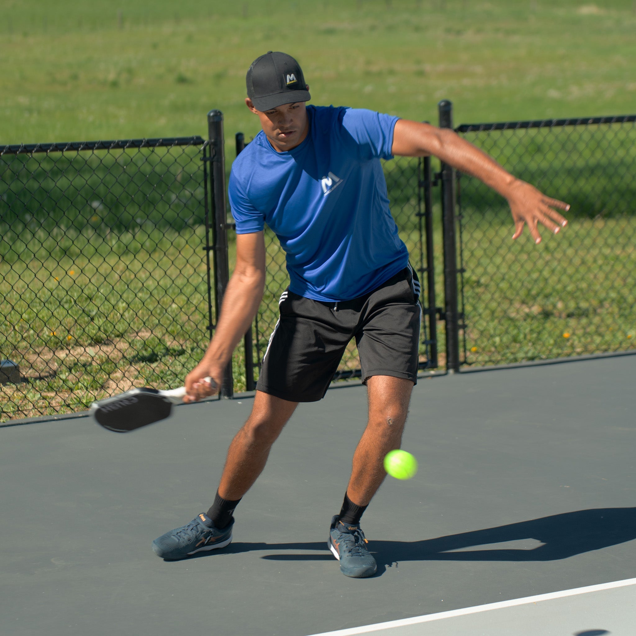MOMENT SF1 -COMP PERFORMANCE PICKLEBALLS FOR TRUE GAMEPLAY - 12 BALLS